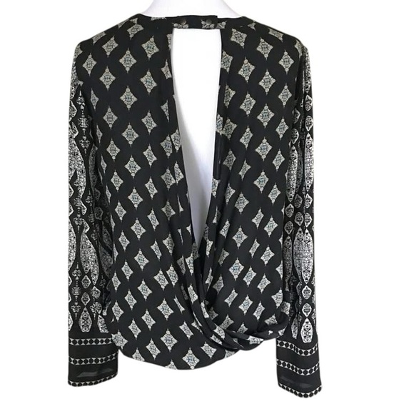 BCBGMaxAzria Donella Tapestry Print Black/White Wrap Top Size XS MSRP $268 - Picture 2 of 14